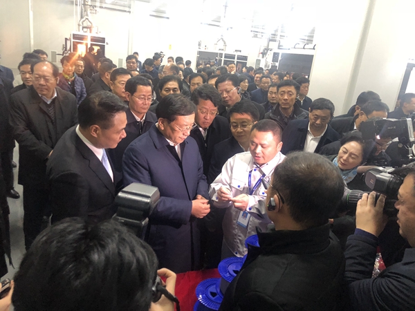 省委常委、市委書記王忠林到濟南新材料產(chǎn)業(yè)園區(qū)觀摩評議富通光纖預(yù)制棒（一期）項目